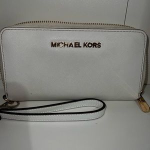 Micheal kors white wallet
